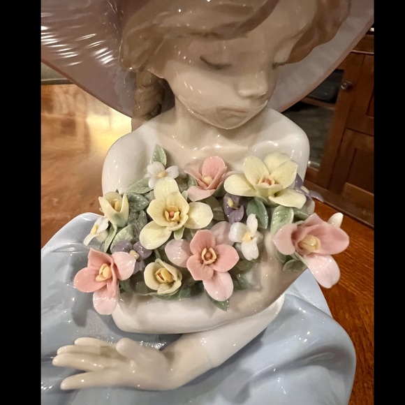 Lladro 5862 Fragrant Bouquet - retired piece- New Condition. - Picture 3 of 8